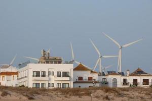 Windmühlen zur umweltfreundlichen Stromerzeugung foto