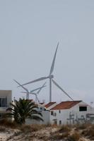 Windmühlen zur umweltfreundlichen Stromerzeugung foto