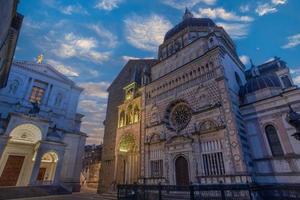 Piazza del Duomo im oberen Bergamo foto