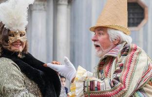 venedig, italien - februar 2019 karneval von venedig, typisch italienische tradition und festlichkeit mit masken foto