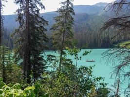 Türkisfarbenes Wasser am Louise Lake in Kanada 5 foto