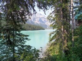 Türkisfarbenes Wasser am Louise Lake in Kanada 4 foto