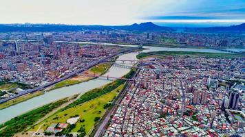 Luftaufnahme der Innenstadt von Taipeh foto