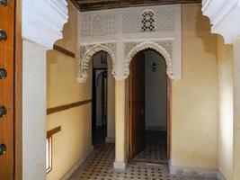 al-attarine madrasa in fes, marokko foto
