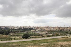 Panoramablick auf Meknès, eine Stadt in Marokko, die im 11. Jahrhundert von den Almoraviden gegründet wurde foto