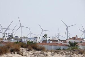 Windmühlen zur umweltfreundlichen Stromerzeugung foto
