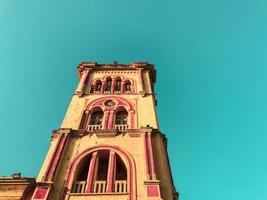 Cartagena, Kolumbien, 2020 - Glockenturm auf der Kirche foto