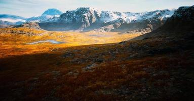 Berge, Flüsse und Wälder foto