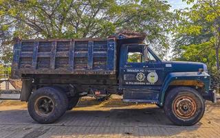 puerto escondido oaxaca mexiko 2023 mexikanischer muldenkipper muldenkipper frachttransporter lieferwagen mexiko. foto