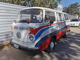 puerto escondido oaxaca mexiko 2023 verschiedene kleinbusse transporter transporter fahrzeuge autos in puerto escondido mexiko. foto