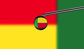 impfspritze mit tropfen auf der nadel vor nationalflagge von benin hintergrund. medizinisches Konzept Impfung. coronavirus sars-cov-2 pandemieschutz. Nationale Sicherheitsidee. foto