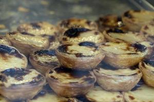 pastel de nata lissabon traditionelles süßes dessert foto