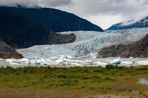Panoramablick auf die Mendenhall-Gletscherlandschaft foto