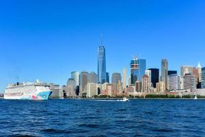 New York City - 25. September 2016 - Blick auf die Skyline von New York City an einem Sommertag. foto