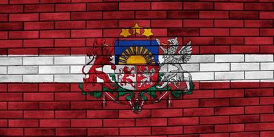 Flagge von Lettland auf einem strukturierten Hintergrund. Konzept-Collage. foto