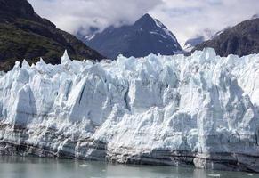 Großer Gletscher aus nächster Nähe im Glacier Bay National Park foto