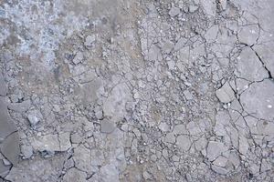 fragment des grauen rissigen zementbodens foto