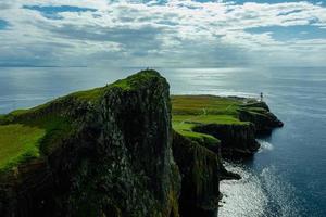 Ozeanküste am Leuchtturm Neist Point, Schottland foto