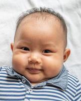 Baby glücklich lächelnd foto