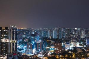 Gebäude von Singapur in der Nacht foto