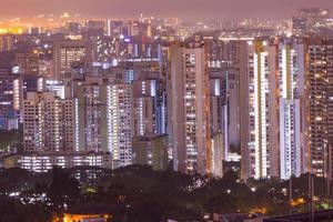 Gebäude von Singapur in der Nacht foto