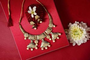 traditioneller Gold- und Diamantschmuck foto