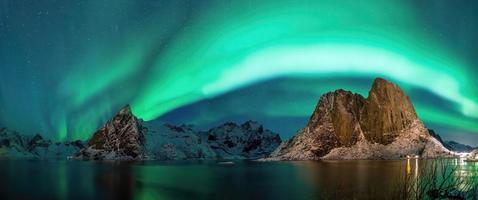 schöne naturlandschaft der lofoten in norwegen foto