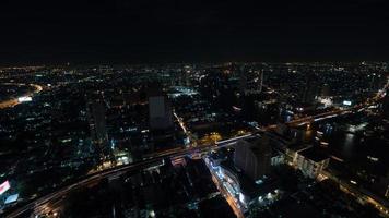 Bangkok, Thailand, 2020 - Luftaufnahme von Bangkok bei Nacht foto