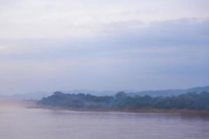 Mekong Fluss bei Sonnenuntergang foto