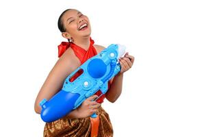 Porträt schöne Frau Songkran Festival mit Wasserpistole foto