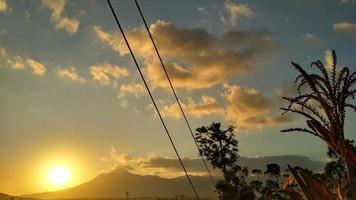 Sonnenuntergang am Berg foto