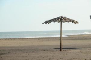 Verlassener Sandstrand foto