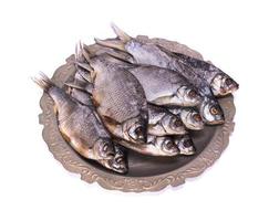 roher Fischramm auf einer Eisenplatte foto