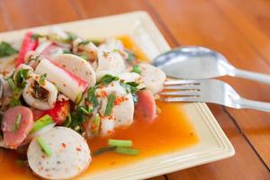 thailändischer gemischter würziger Salat foto