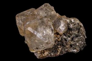 Makro Mineral Fluorit Stein auf Balck Hintergrund foto