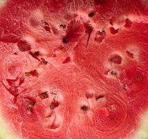 Textur von reif rot Wassermelone mit braun Samen, voll Rahmen foto