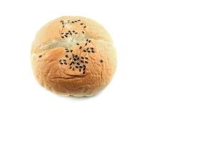 Brot streuen schwarz Sesam auf Weiß Hintergrund foto