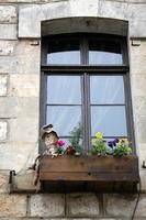 kleines Fenster in der Großstadt. foto