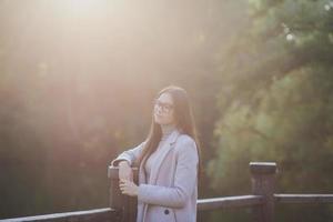 Herbst Frau im Park foto