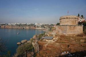 hidirlik-turm in der altstadt von antalya, turkiye foto