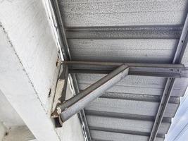 Stahlrahmen für ein einfaches Dach. foto