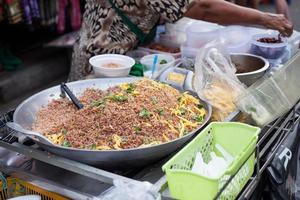 Gebratener Reis auf dem Markt in Bangkok foto