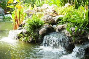 Wasserfall im Park foto