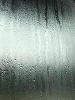regnerischer Fensterhintergrund foto