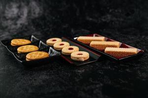 Kekse schön auf einem Teller angeordnet