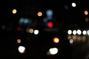 Licht Bokeh auf Straße und abstraktem Hintergrund foto