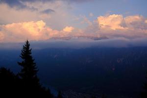 Landschaft von Sonnenuntergang beim interlaken von Schwerer kulm Schweiz. foto