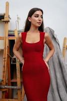 Mädchen im rot Kleid Mode Porträt foto