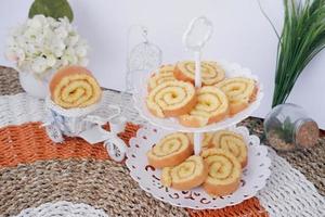 Kuchen mit köstlich Ananas Marmelade wie ein Hintergrund foto