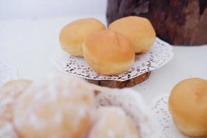 köstlich Schneeball Donuts wie ein Hintergrund foto